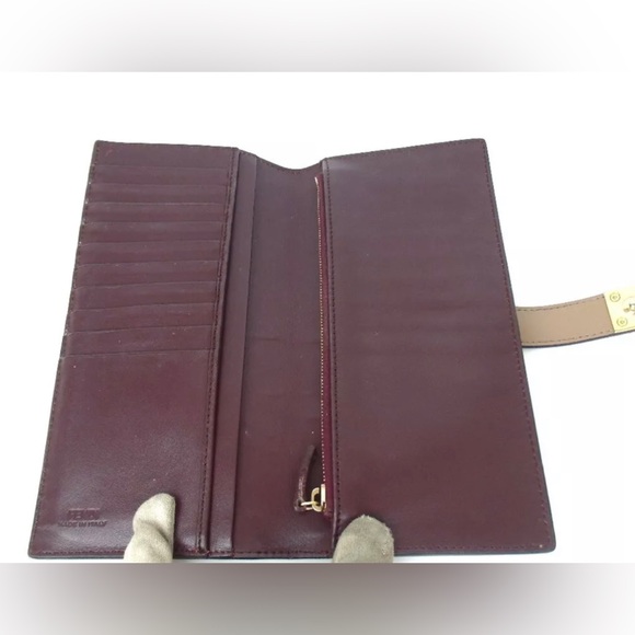 FENDI Leather Single Studs Bifold Wallet 🤩❤️🔥 - Picture 6 of 17